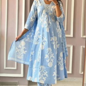 Blush sky blue – Soft, feminine sky