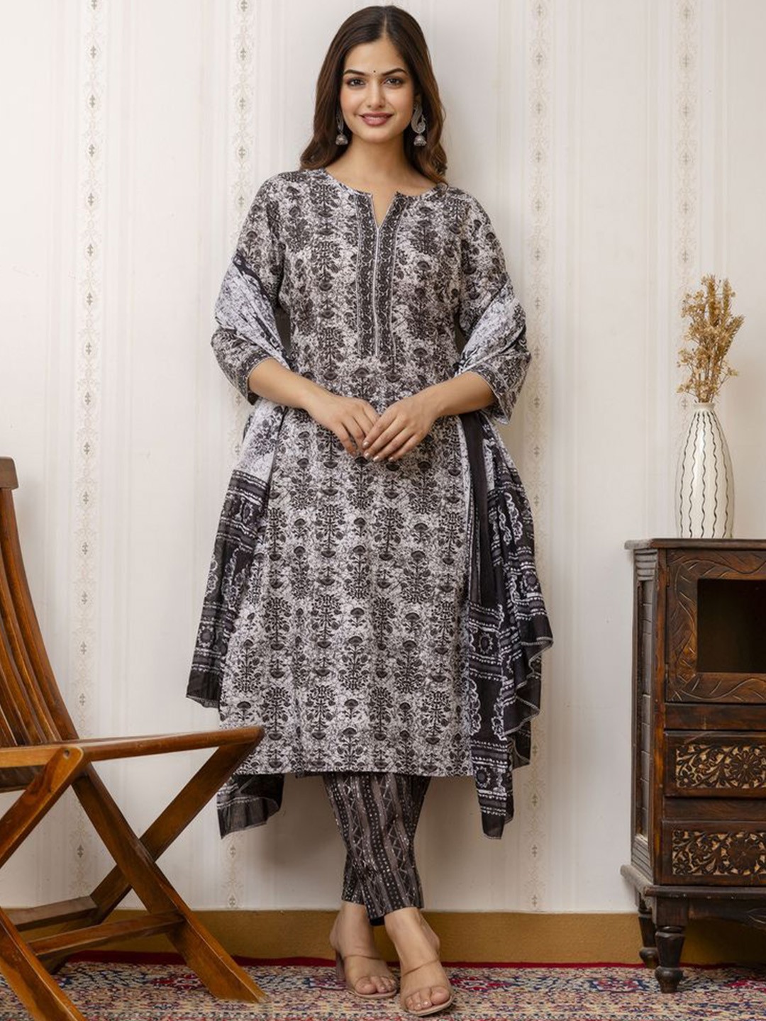 Women’s Cotton Printed Kurta Pant and Dupatta Set - Image 4